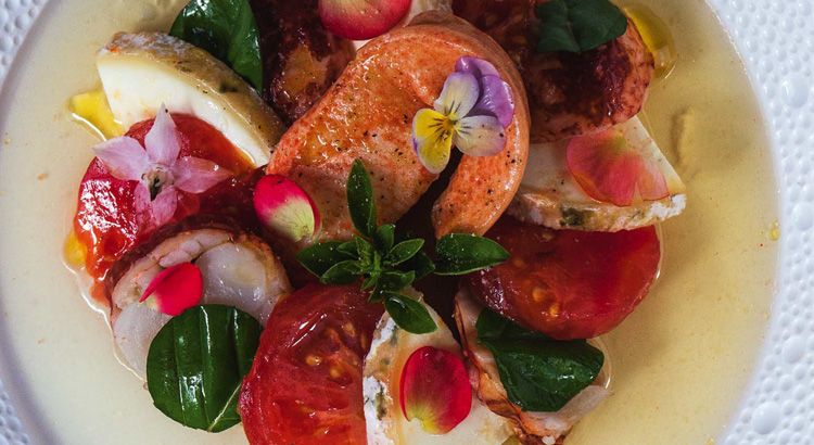 Une salade de homard breton et chèvre charolais qui réveille les papilles