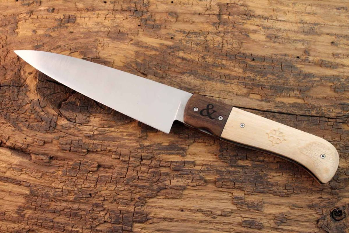 L’Esperluette : le couteau pliant qui transforme la cuisine en plein air