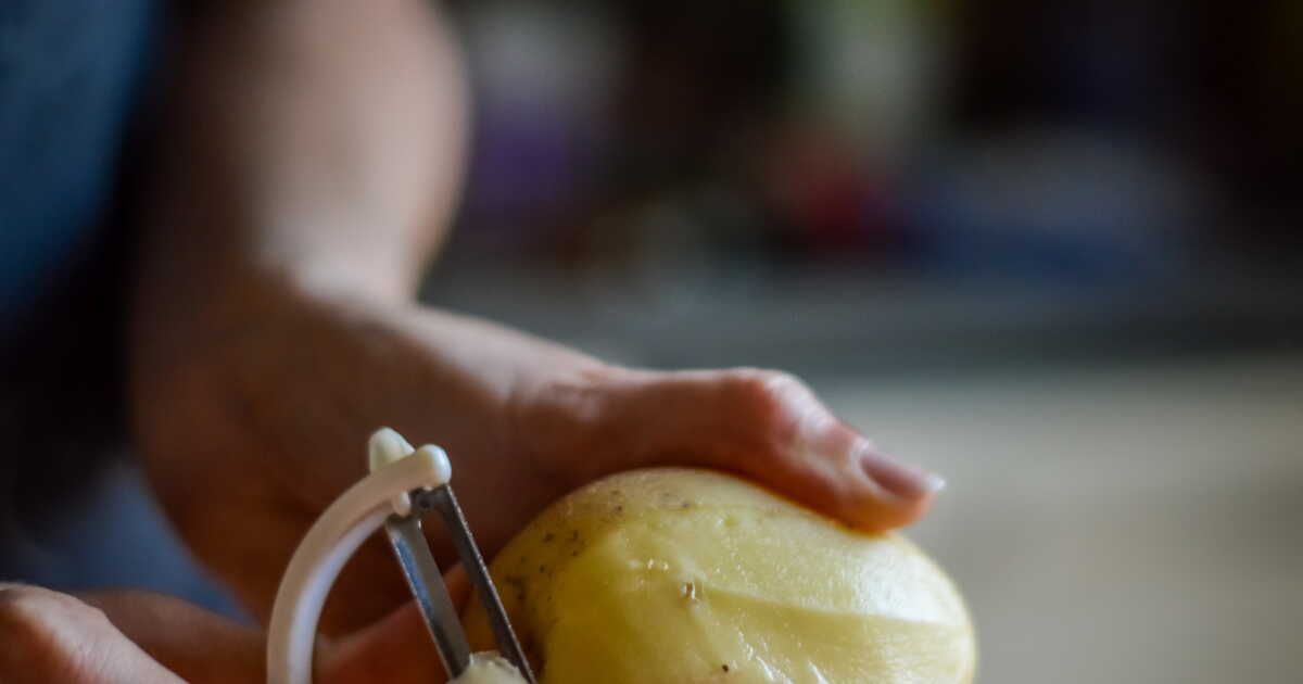 la technique inattendue pour peler vos pommes de terre en un clin d'œil