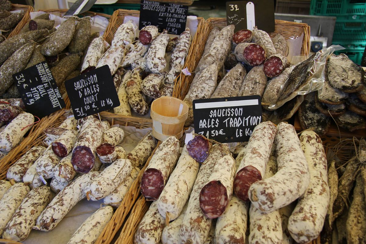 Décrypter le saucisson artisanal : quelles clés pour éviter les pièges