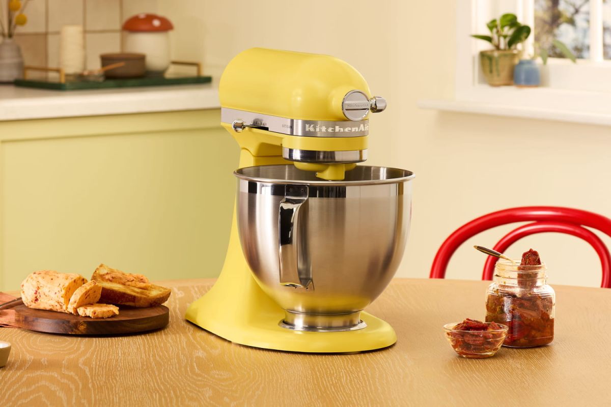 Participez au concours de mars et gagnez le robot pâtissier KitchenAid dans sa couleur "Butter"
