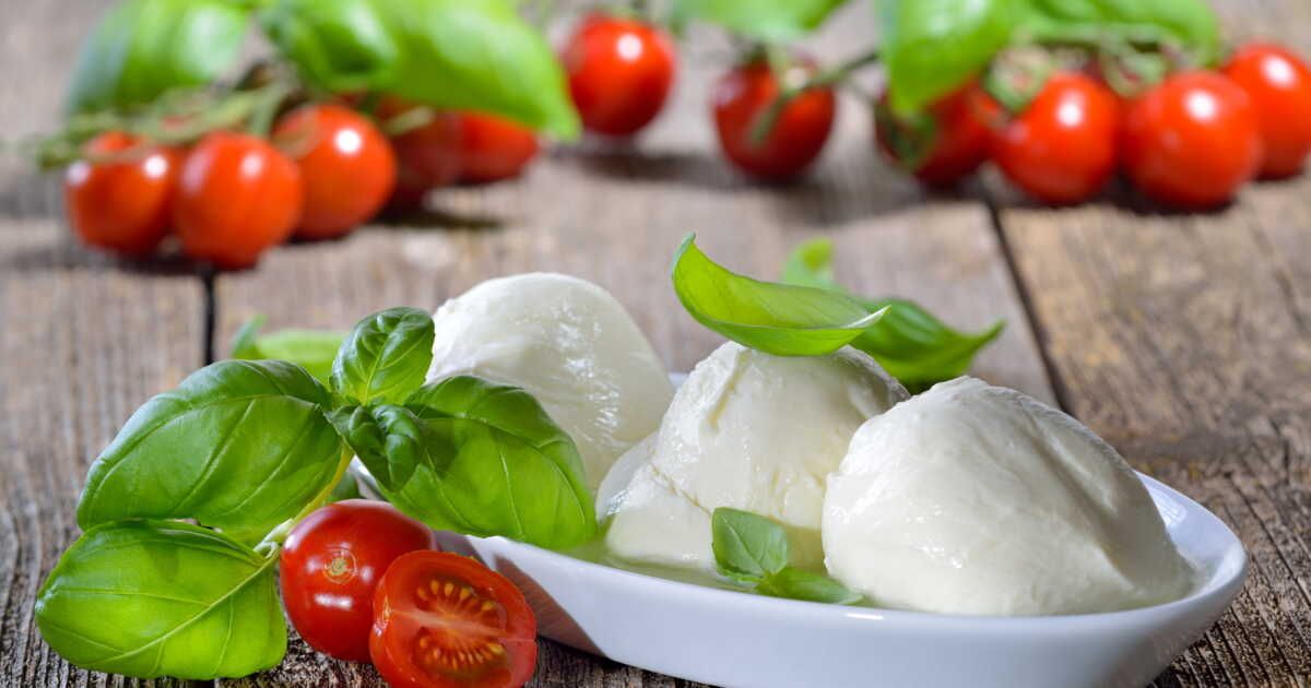 La recette inédite de la tomate mozzarella burrata par Julie Andrieu