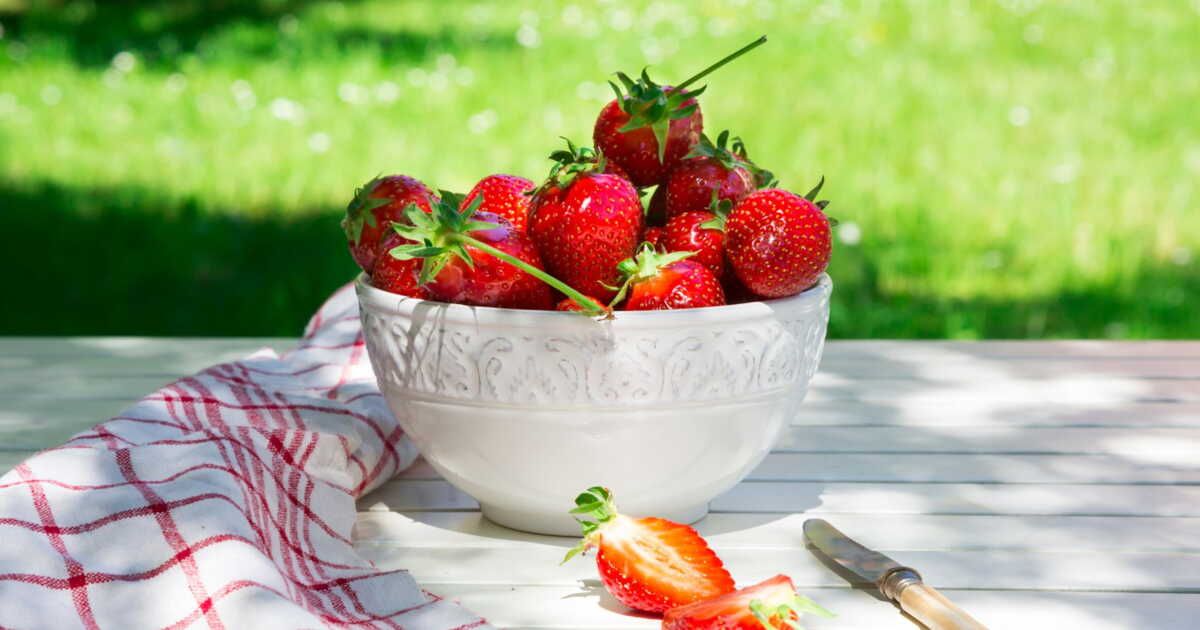 Donnez un coup de fouet à vos fraises avec ces astuces simples et savoureuses