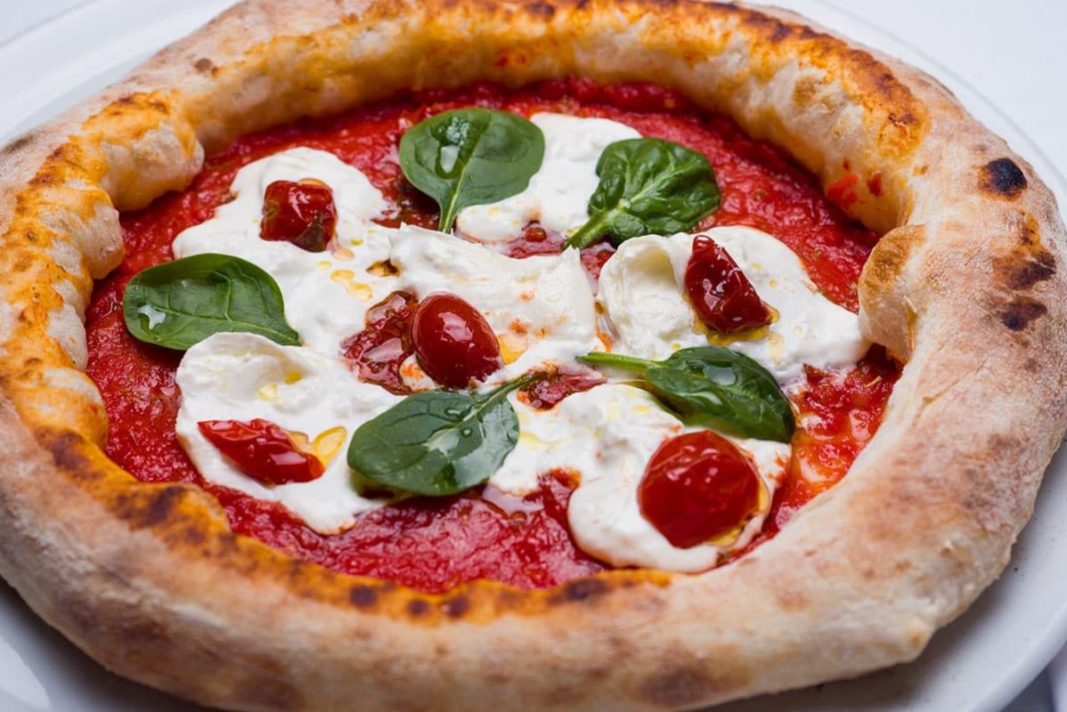Quelles sont les différences entre une pizza napolitaine et une pizza romaine ?