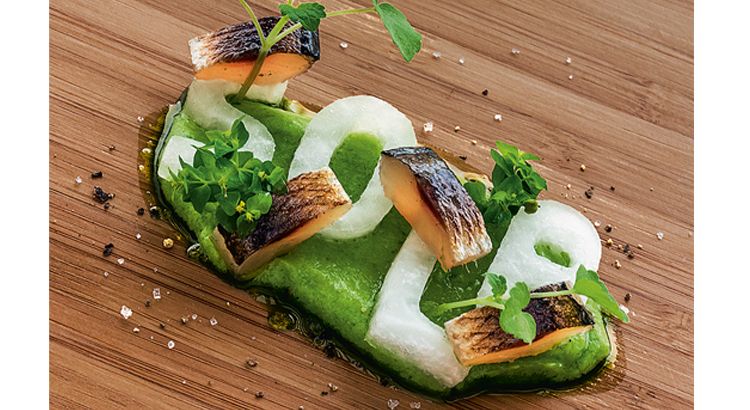 Une expérience gustative avec l'anchois-daikon et sa crème de céleri