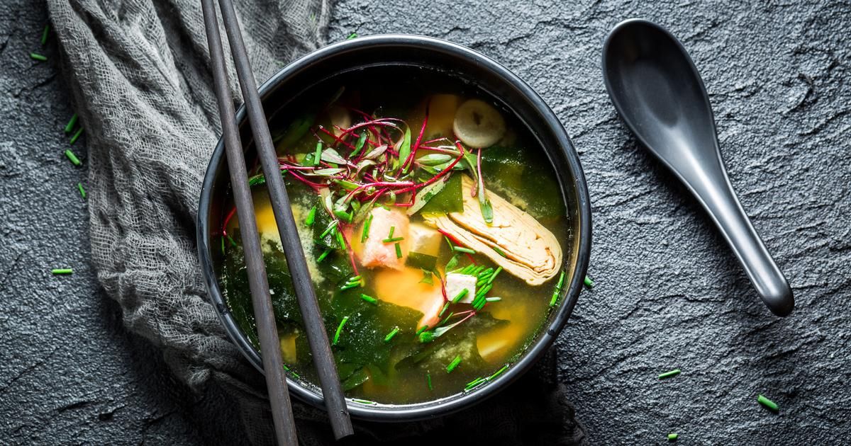 Dix recettes de bouillons asiatiques réconfortants à tester chez soi