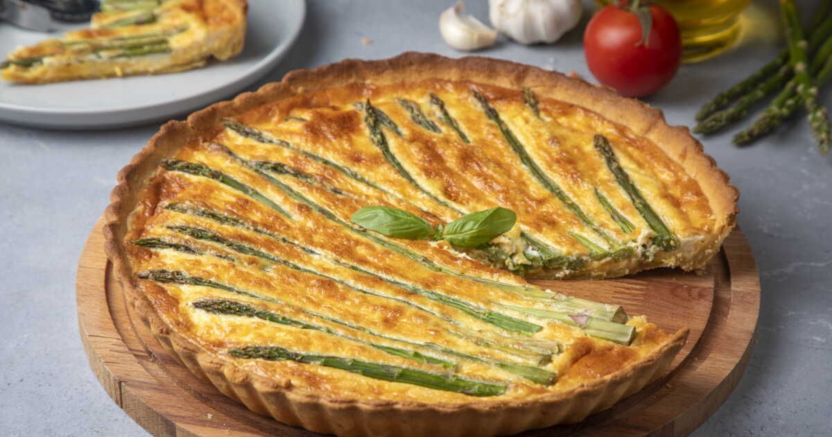 Savourez une quiche sans pâte chèvre et asperges pour un dîner léger