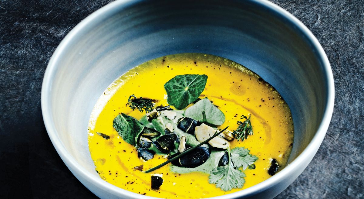 Velouté de courge de Nice à la crème d'herbes