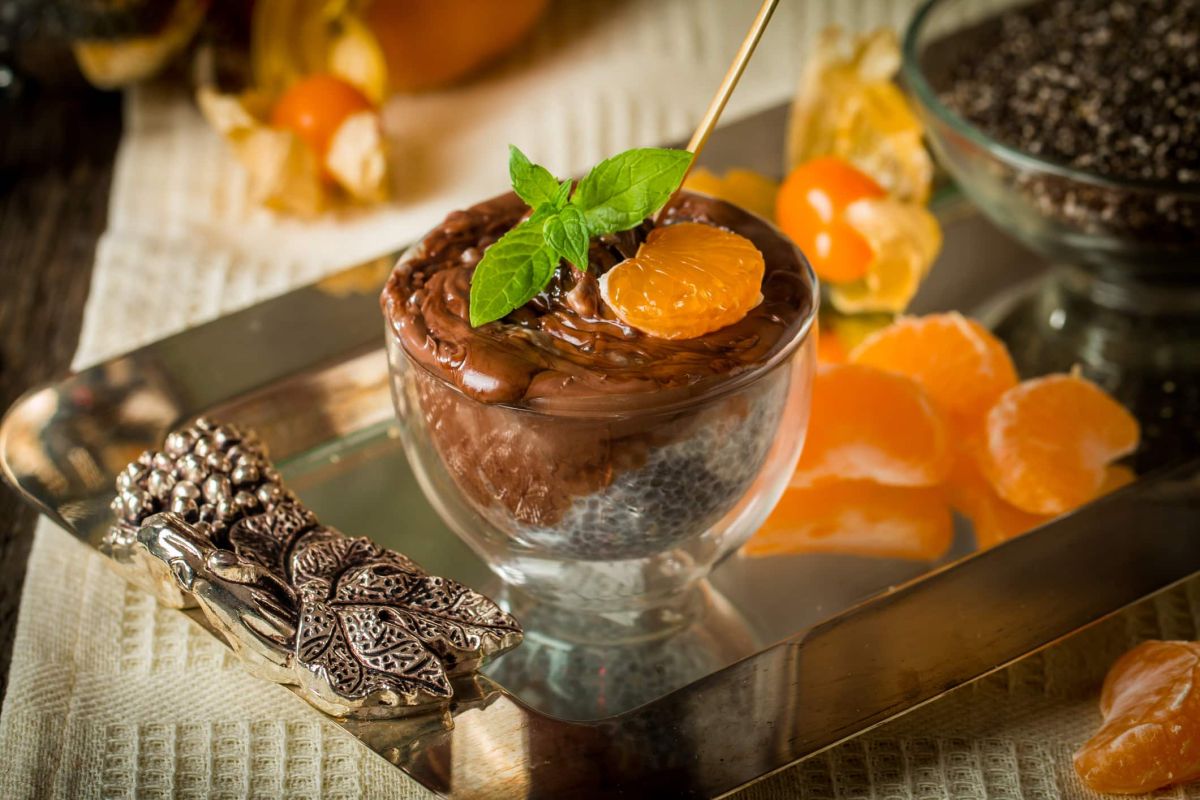 Réalisez la délicieuse mousse chocolat et clémentine de Cyril Lignac en quelques étapes : un dessert raffiné et facile