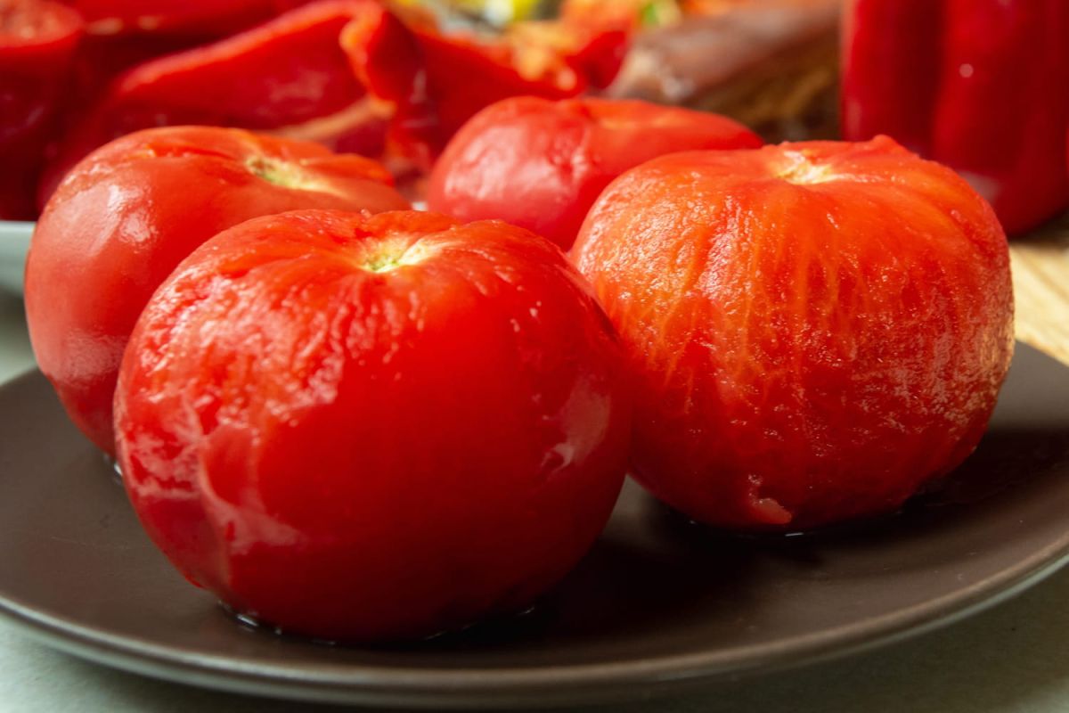 Éplucher des tomates : 3 méthodes infaillibles