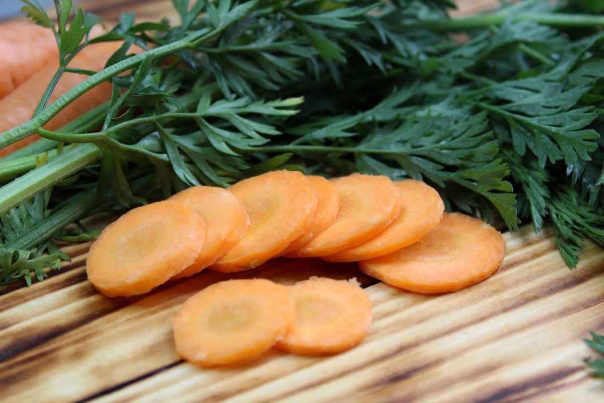 Transformez vos fanes de carottes en un pesto délicieux et écolo