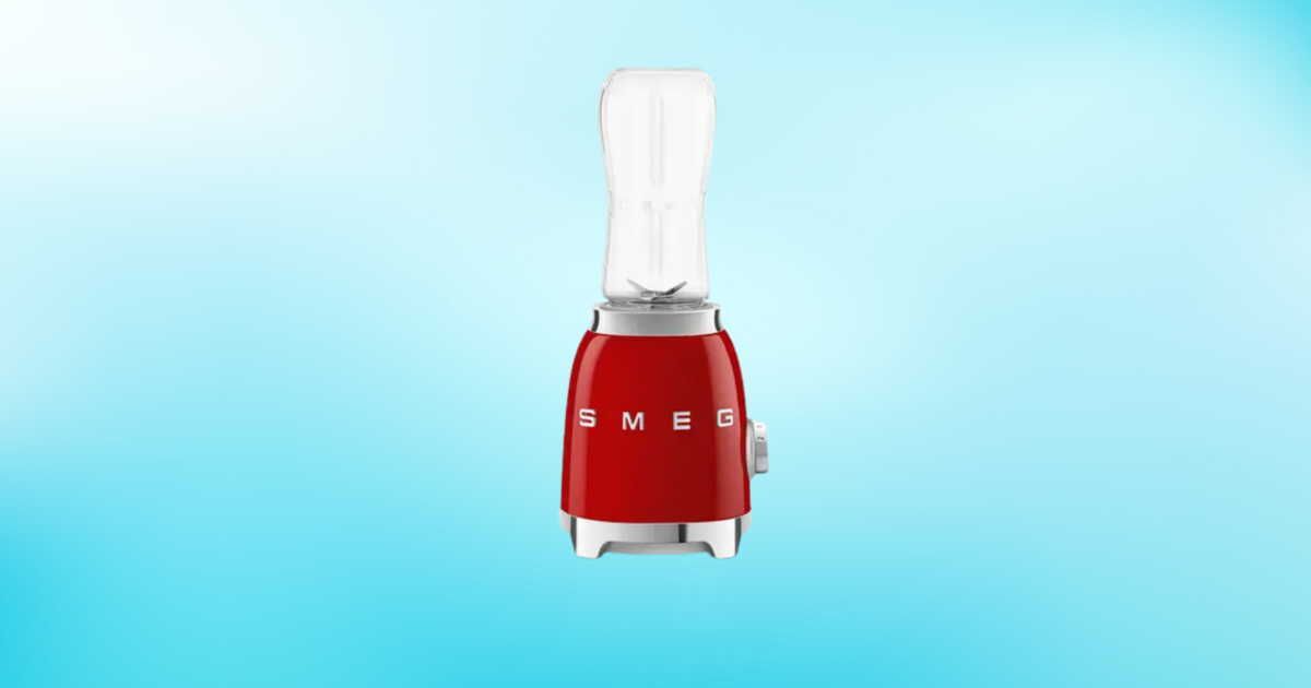 saisissez l'offre : le mini blender smeg à prix réduit pour vos smoothies