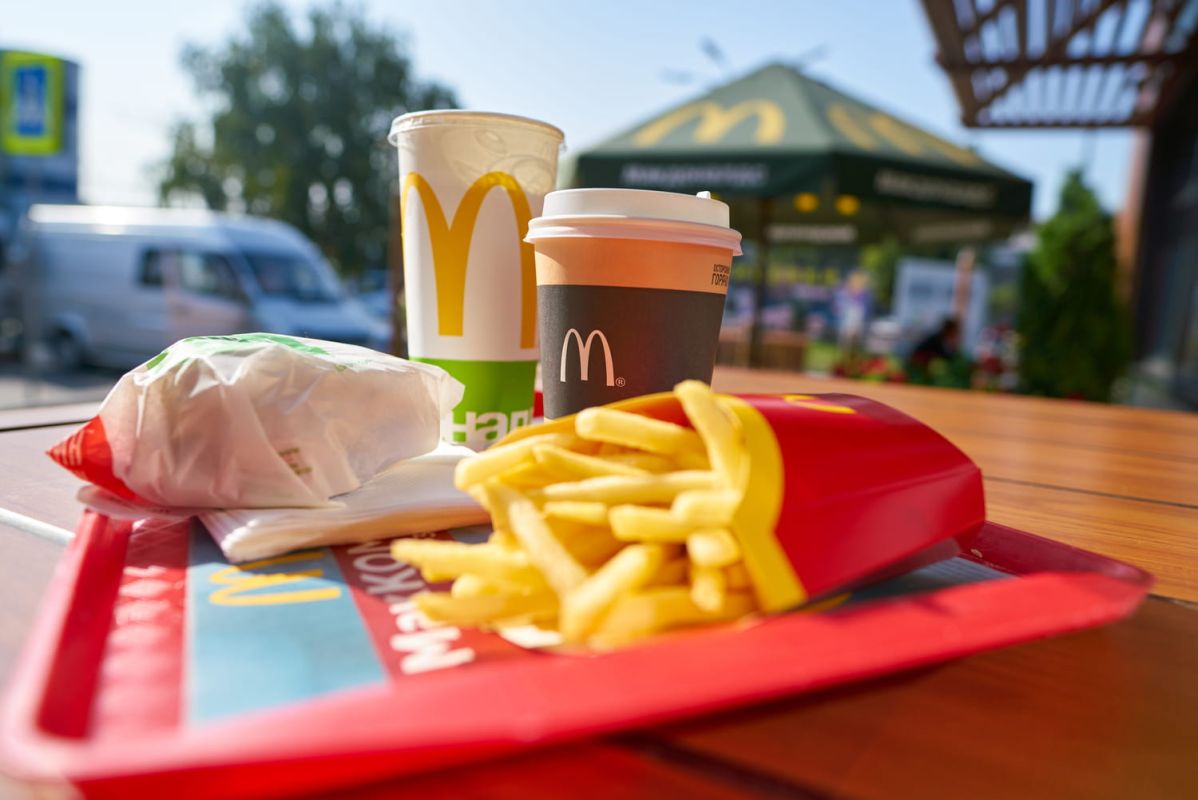 Vers une restauration plus durable : McDonald's et la vaisselle réutilisable