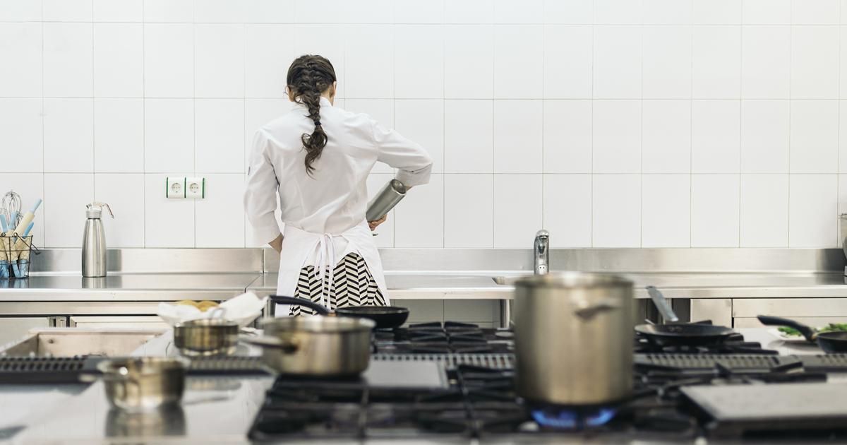 Les femmes prennent place en cuisine : un avenir prometteur pour la gastronomie