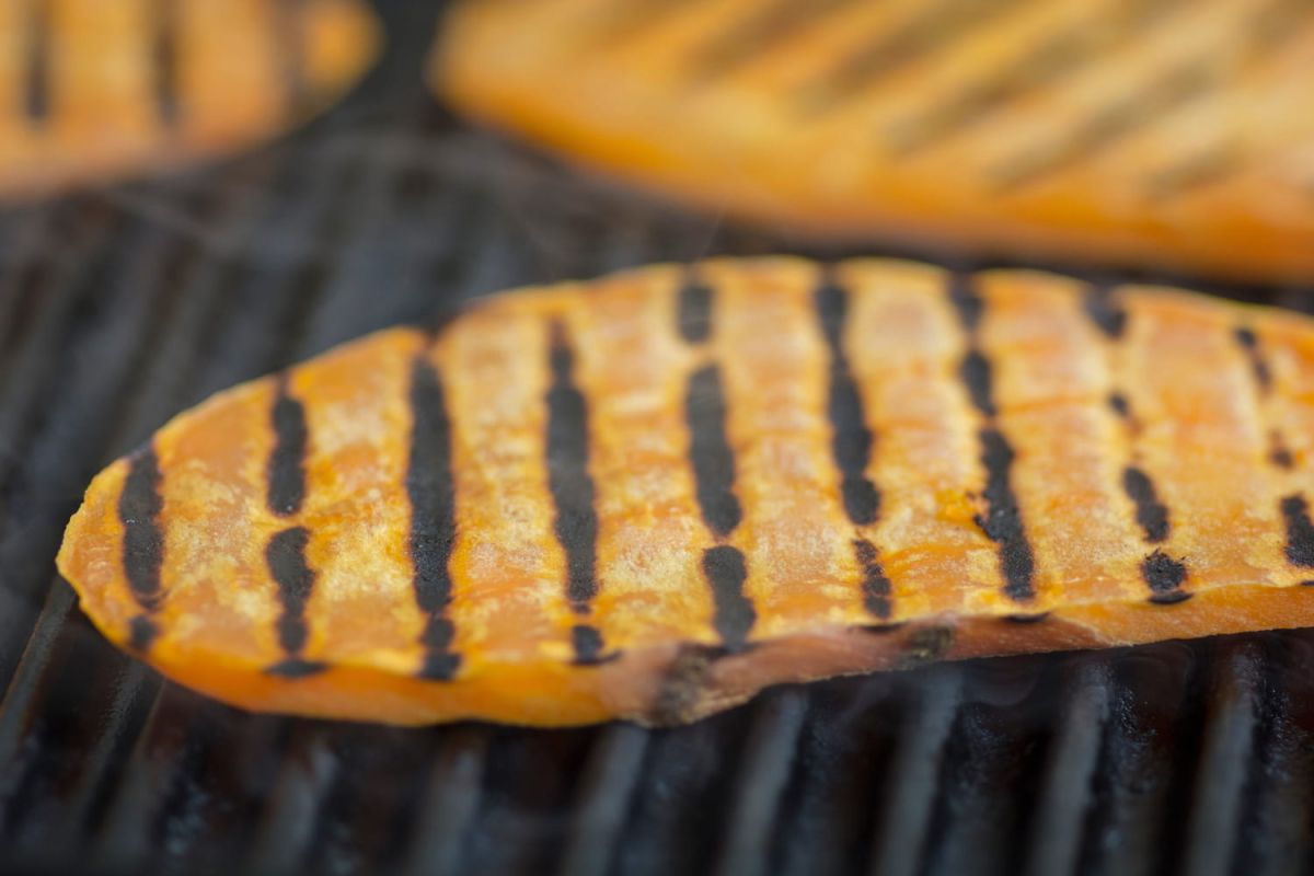 Une délicieuse recette de patates douces au barbecue par Juan Arbelaez