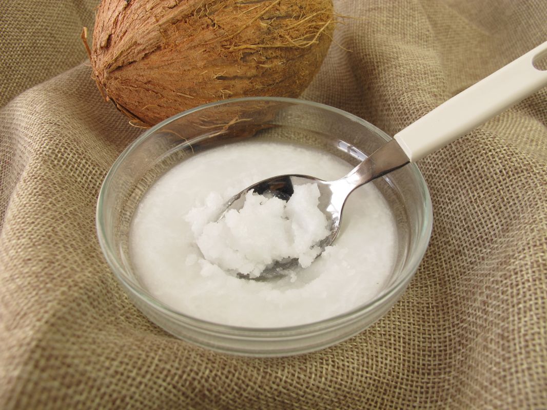 L'huile de coco, une menace déguisée selon un expert de Harvard