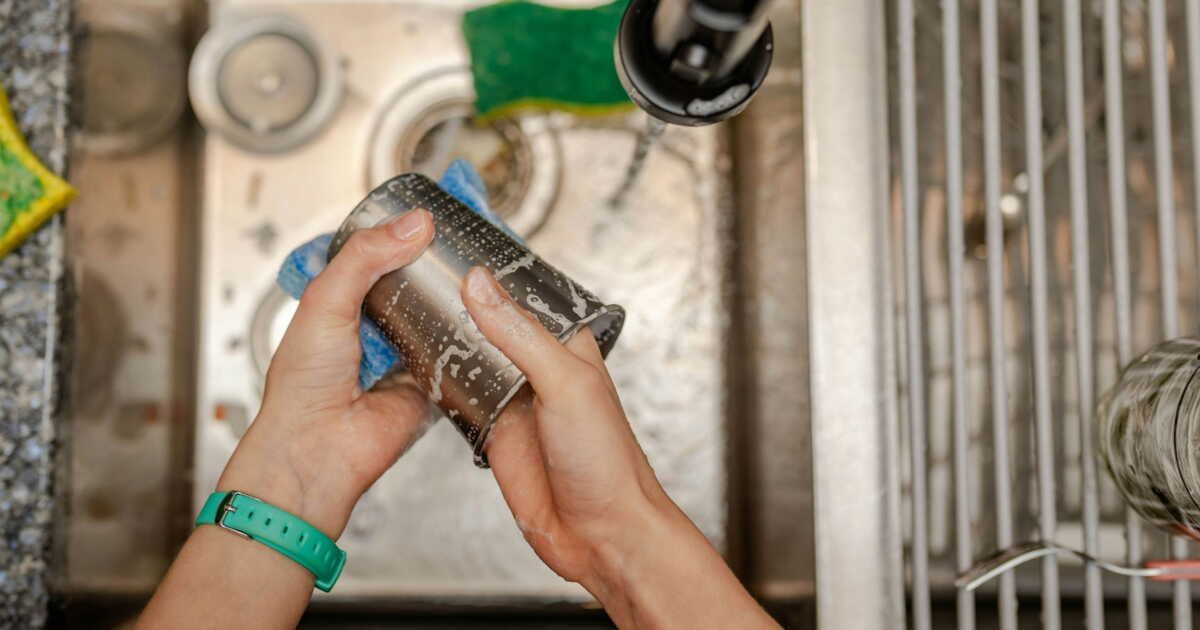 un savon écologique et économique : la recharge liquide vaisselle à moins de 3 euros