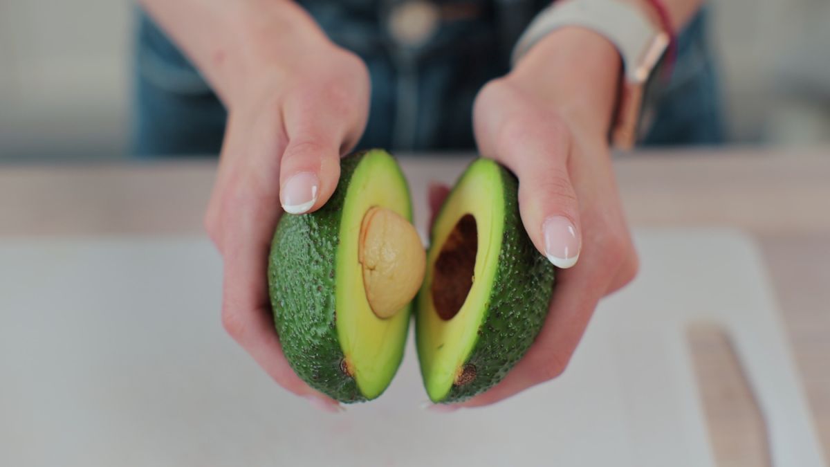 L'avocat, ce fruit surprenant : pourquoi il noircit et comment le conserver