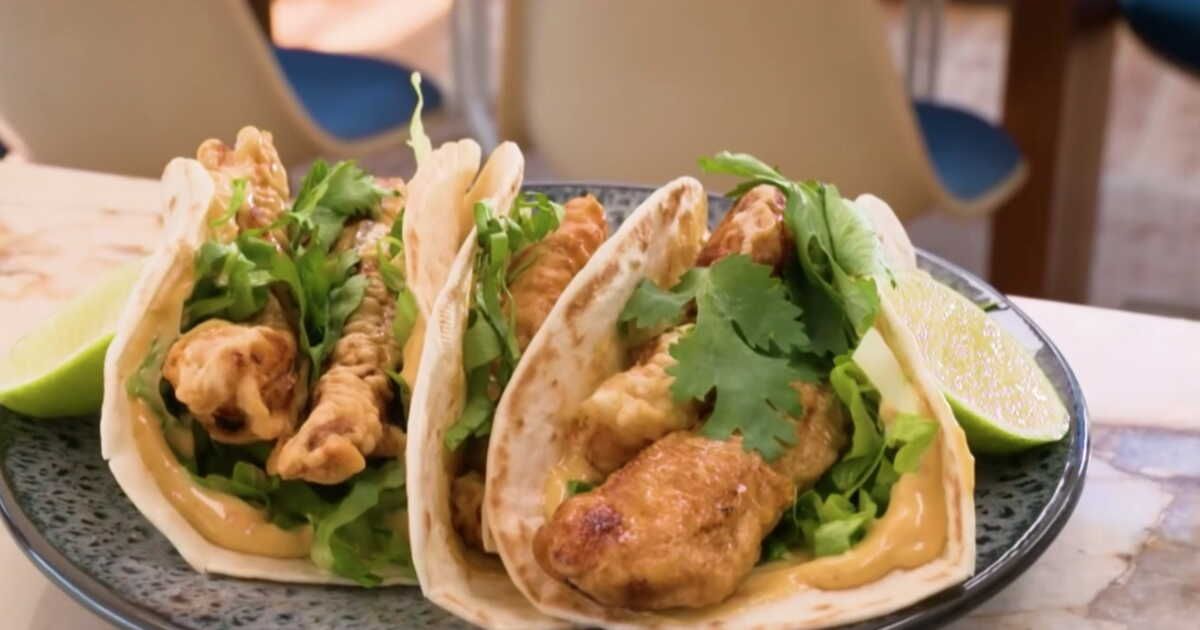 Découvrez les tacos de poulet à la coréenne de Cyril Lignac