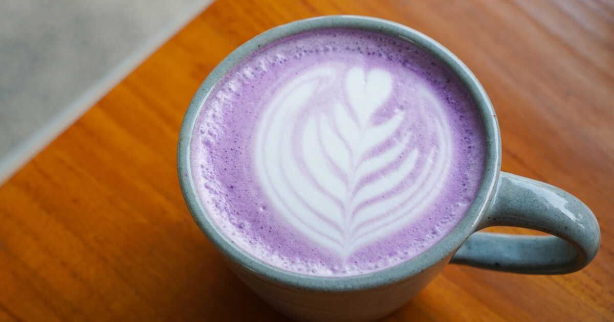 Ube latte : une boisson colorée qui rivalise avec le matcha